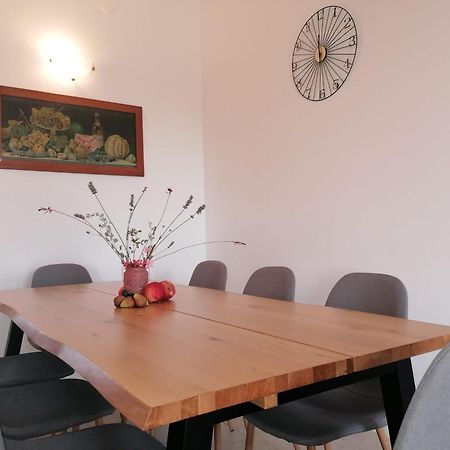 Vila Dubravka - Schoen Und Komfortabel Inmitten Von Olivenbaeumen Und Weinbergen Mit Whirlpool Valtura Ngoại thất bức ảnh