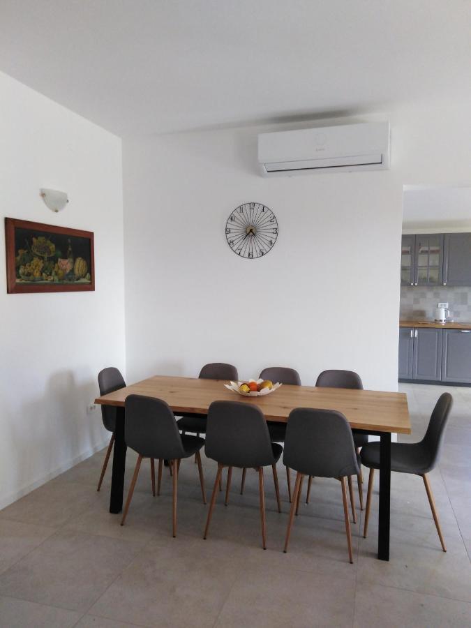 Vila Dubravka - Schoen Und Komfortabel Inmitten Von Olivenbaeumen Und Weinbergen Mit Whirlpool Valtura Ngoại thất bức ảnh