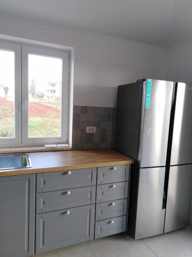 Vila Dubravka - Schoen Und Komfortabel Inmitten Von Olivenbaeumen Und Weinbergen Mit Whirlpool Valtura Ngoại thất bức ảnh