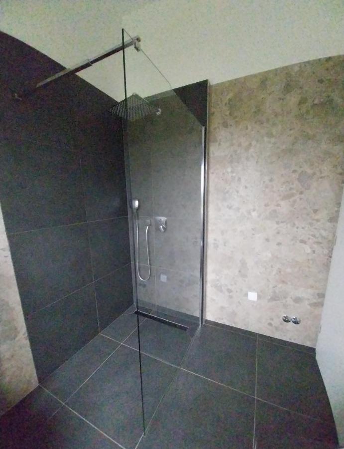 Vila Dubravka - Schoen Und Komfortabel Inmitten Von Olivenbaeumen Und Weinbergen Mit Whirlpool Valtura Ngoại thất bức ảnh