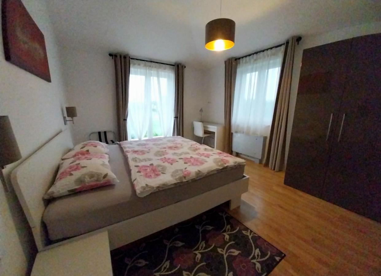 Vila Dubravka - Schoen Und Komfortabel Inmitten Von Olivenbaeumen Und Weinbergen Mit Whirlpool Valtura Ngoại thất bức ảnh