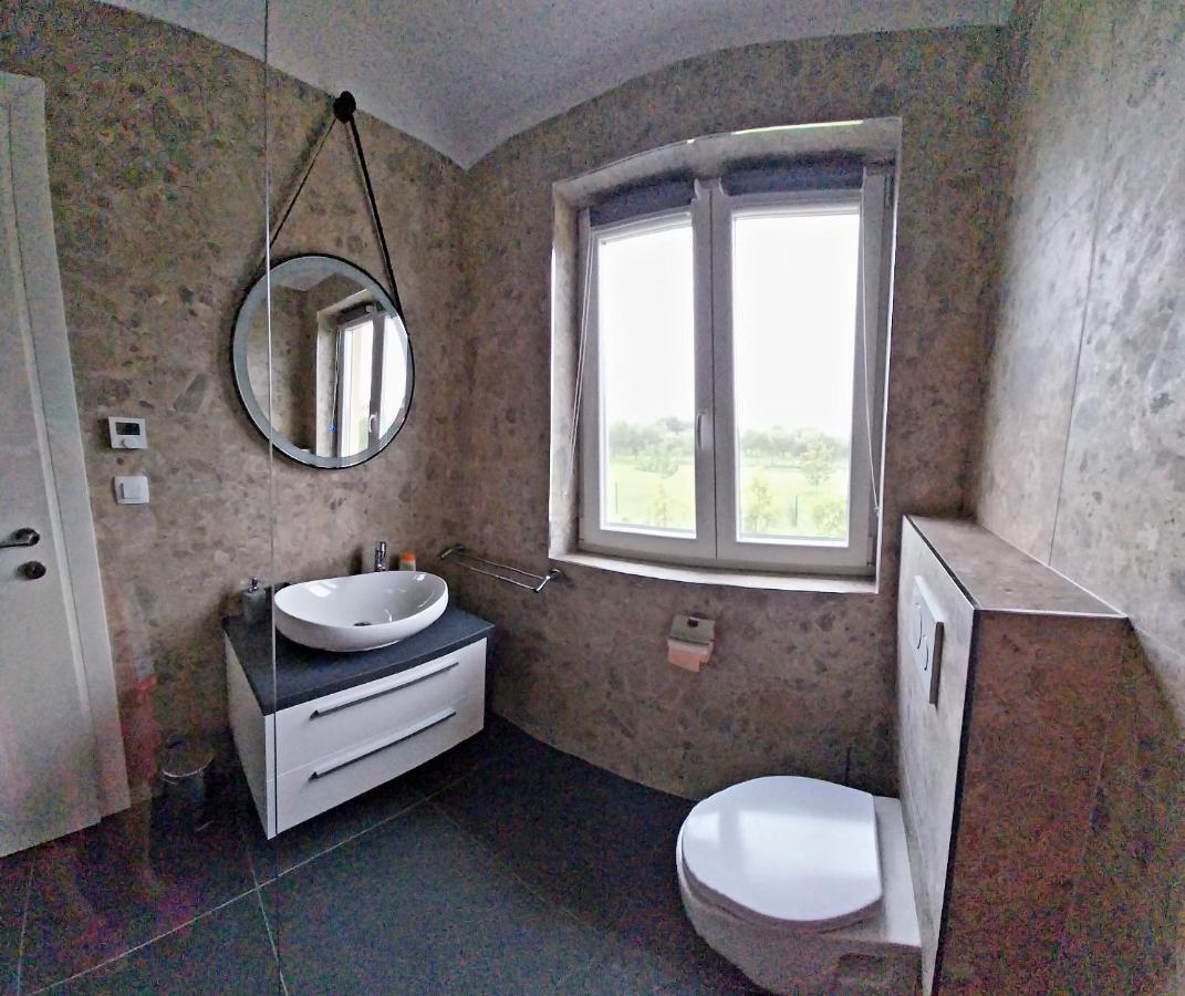 Vila Dubravka - Schoen Und Komfortabel Inmitten Von Olivenbaeumen Und Weinbergen Mit Whirlpool Valtura Ngoại thất bức ảnh