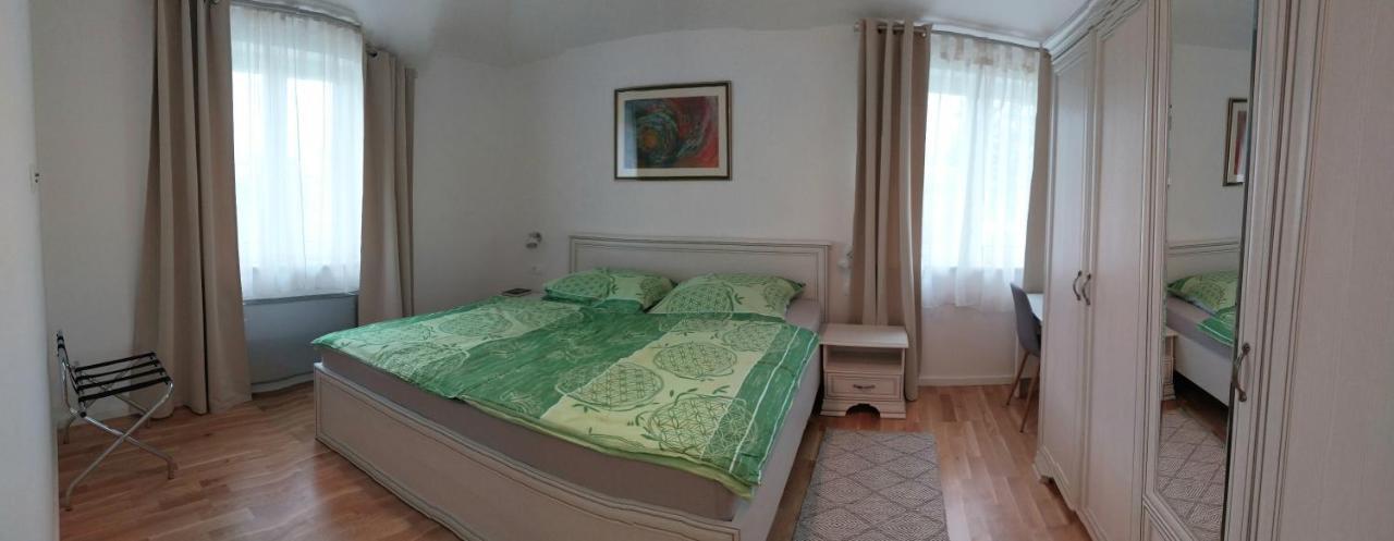 Vila Dubravka - Schoen Und Komfortabel Inmitten Von Olivenbaeumen Und Weinbergen Mit Whirlpool Valtura Ngoại thất bức ảnh