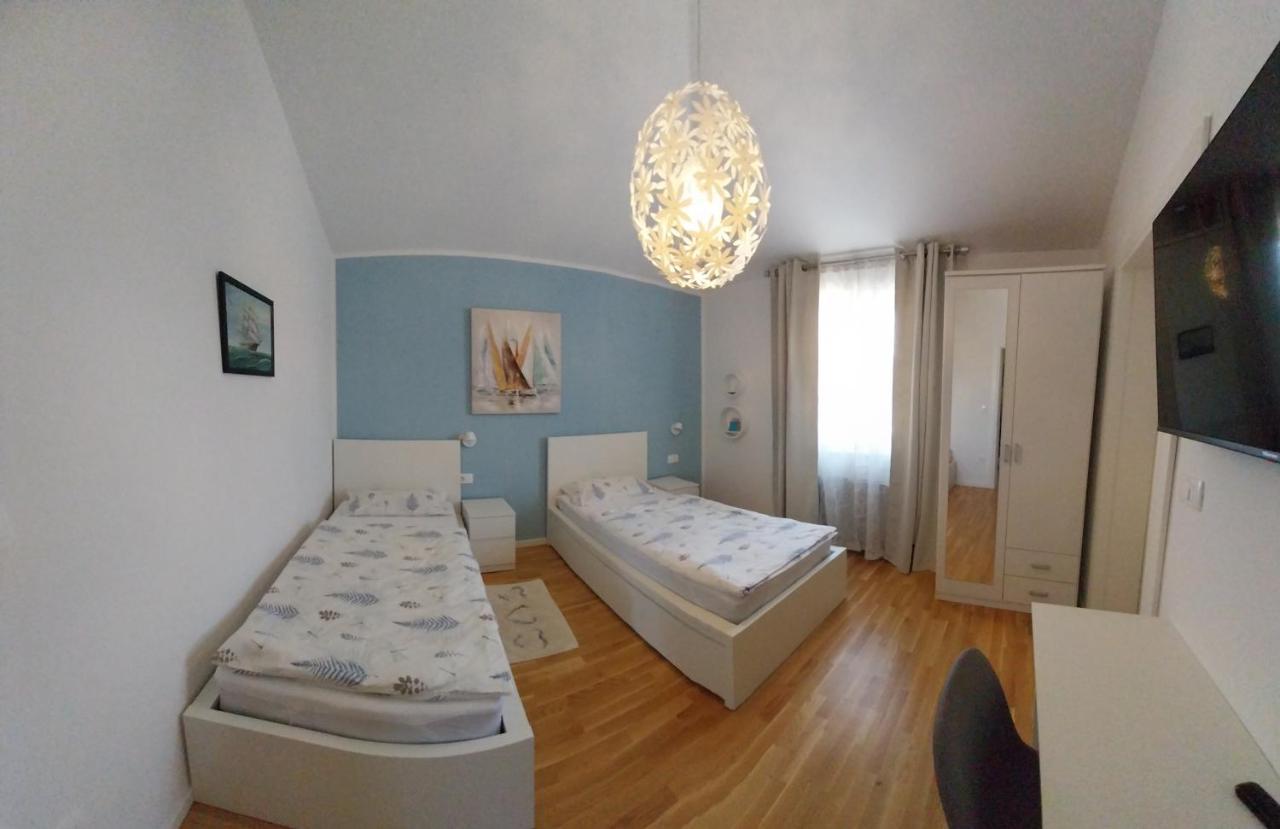 Vila Dubravka - Schoen Und Komfortabel Inmitten Von Olivenbaeumen Und Weinbergen Mit Whirlpool Valtura Ngoại thất bức ảnh