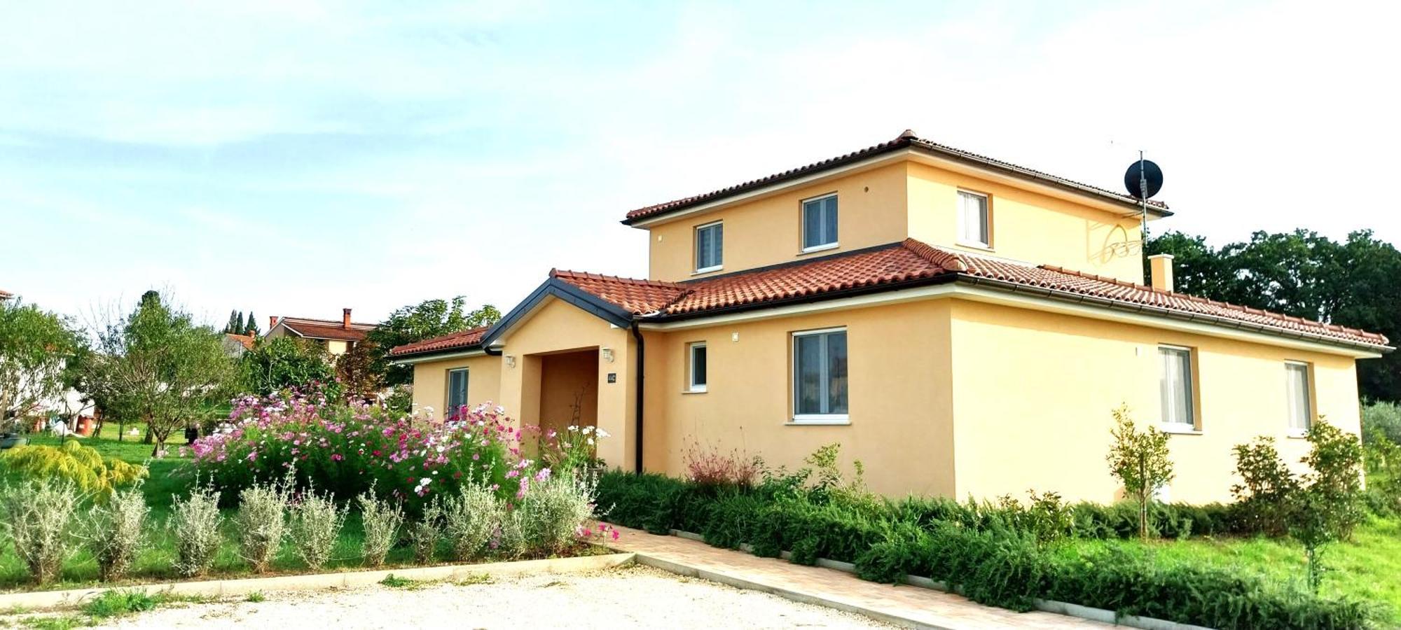 Vila Dubravka - Schoen Und Komfortabel Inmitten Von Olivenbaeumen Und Weinbergen Mit Whirlpool Valtura Ngoại thất bức ảnh