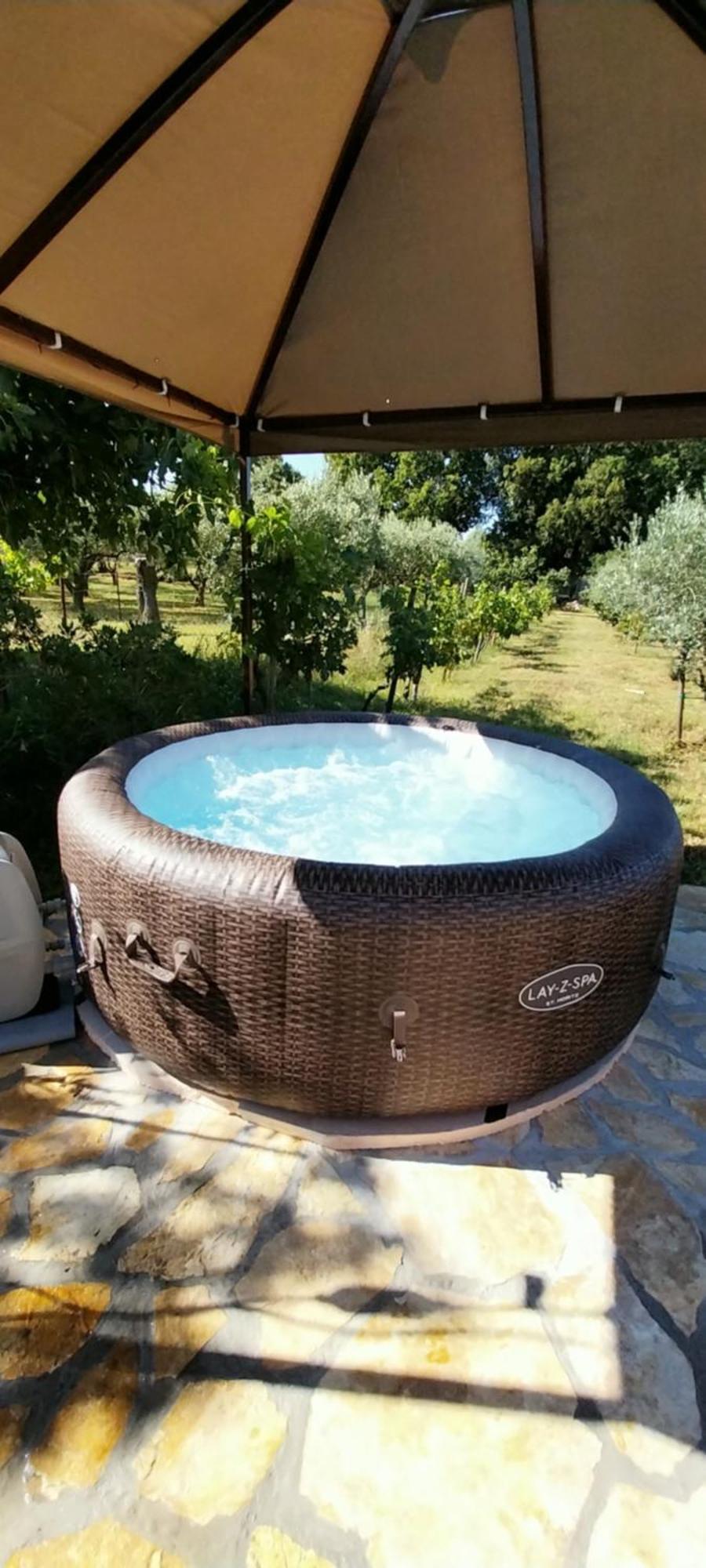 Vila Dubravka - Schoen Und Komfortabel Inmitten Von Olivenbaeumen Und Weinbergen Mit Whirlpool Valtura Ngoại thất bức ảnh