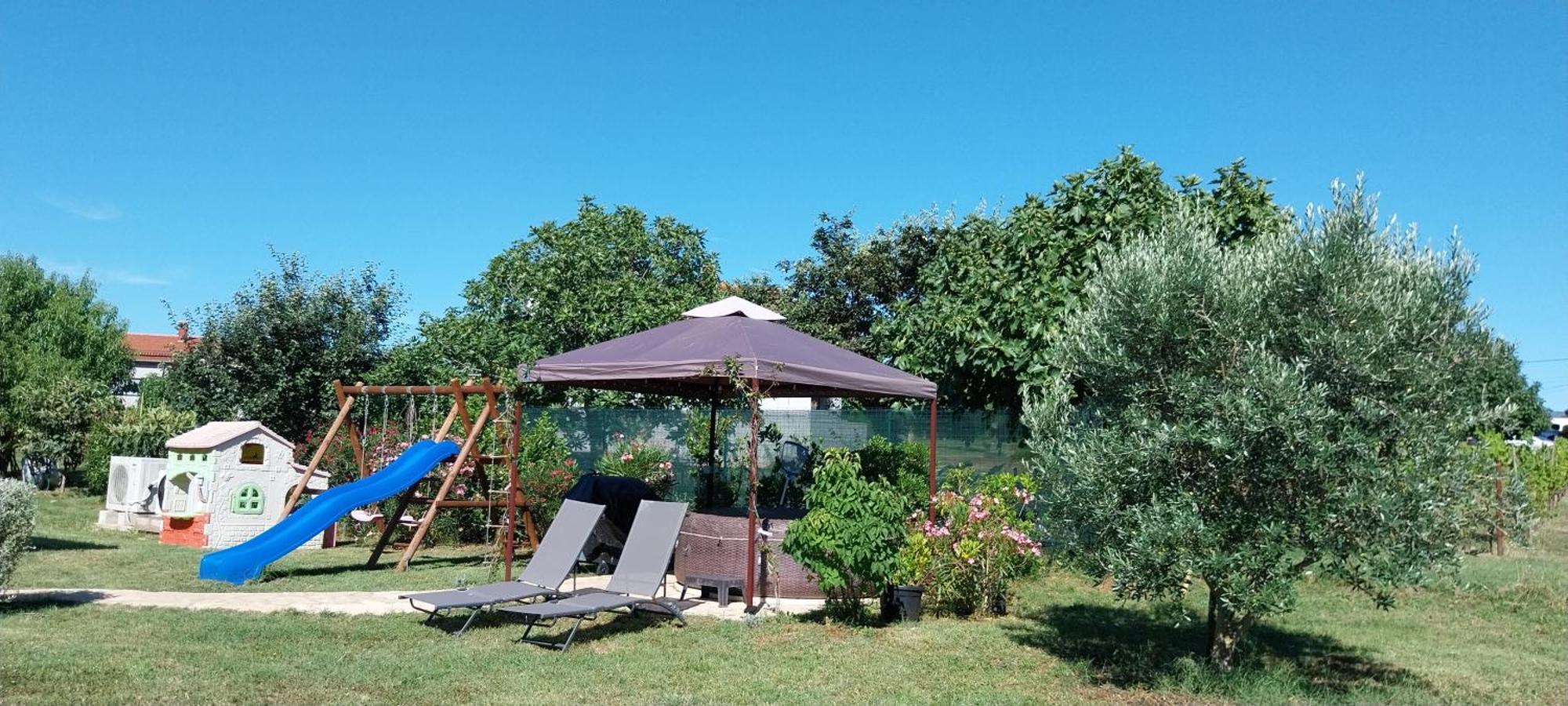 Vila Dubravka - Schoen Und Komfortabel Inmitten Von Olivenbaeumen Und Weinbergen Mit Whirlpool Valtura Ngoại thất bức ảnh