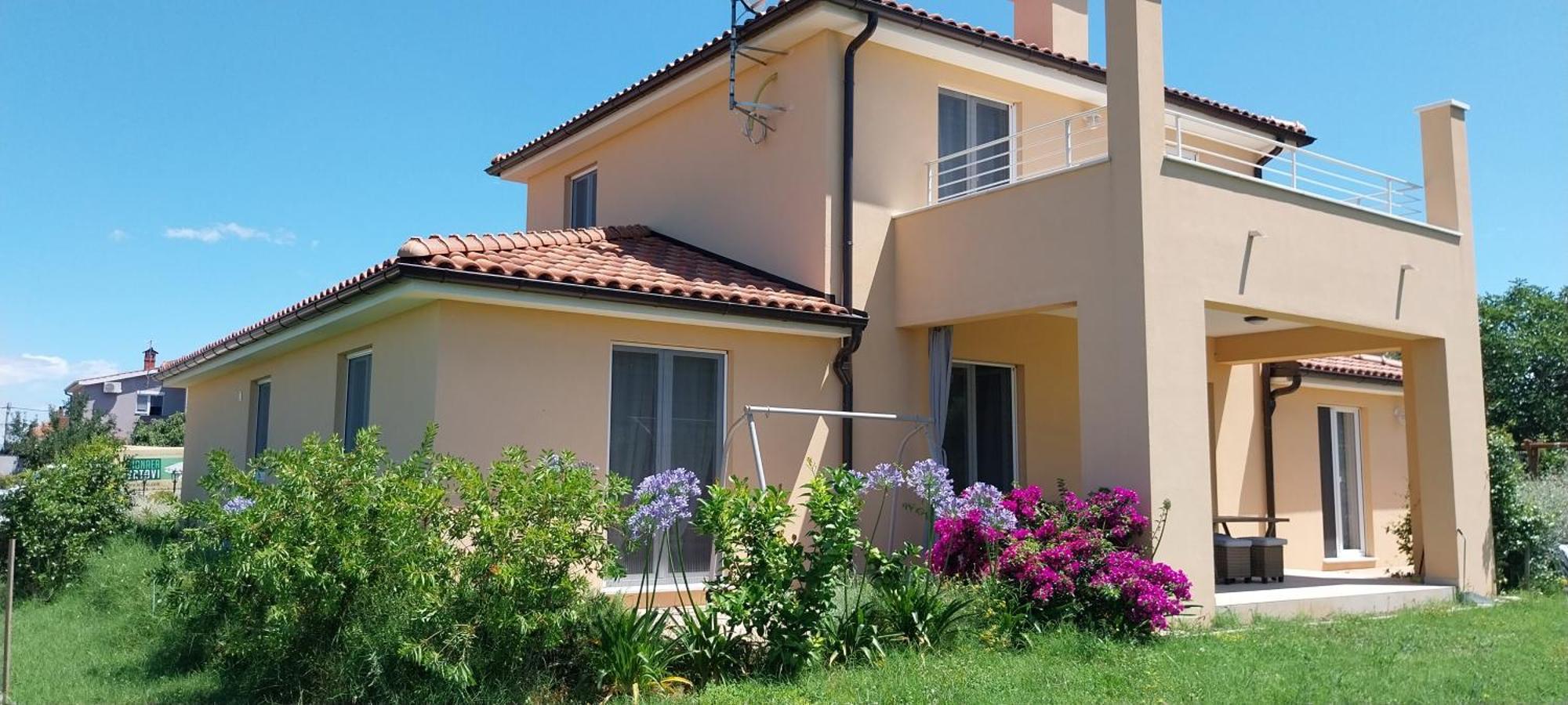 Vila Dubravka - Schoen Und Komfortabel Inmitten Von Olivenbaeumen Und Weinbergen Mit Whirlpool Valtura Ngoại thất bức ảnh
